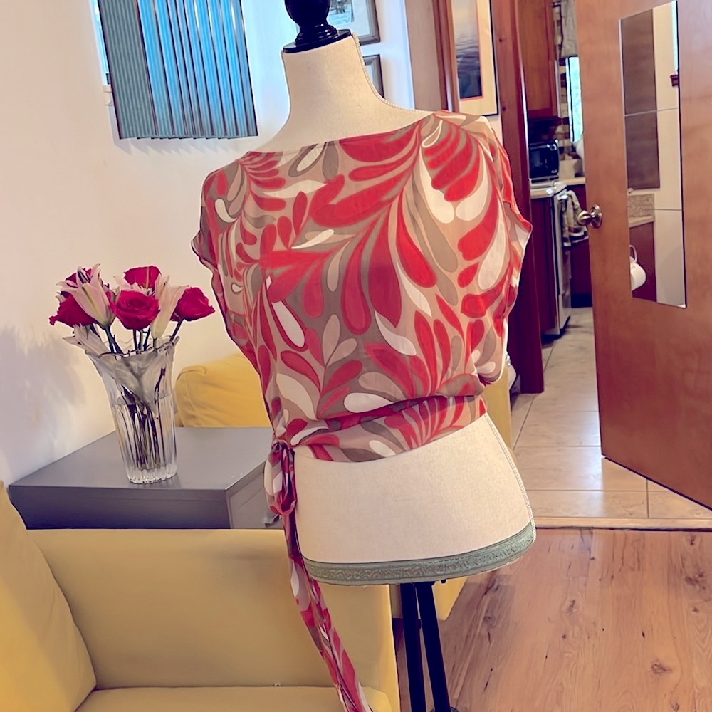 100% silk blouson top cap dolman sleeve/paisley-ish design